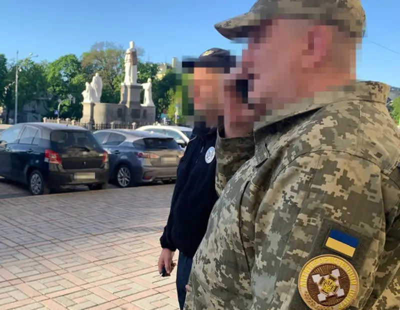 Опасаясь диверсантов, Зеленский отправил в центр Киева патрули из спецслужб для проверки людей, машин, офисов и жилых домов