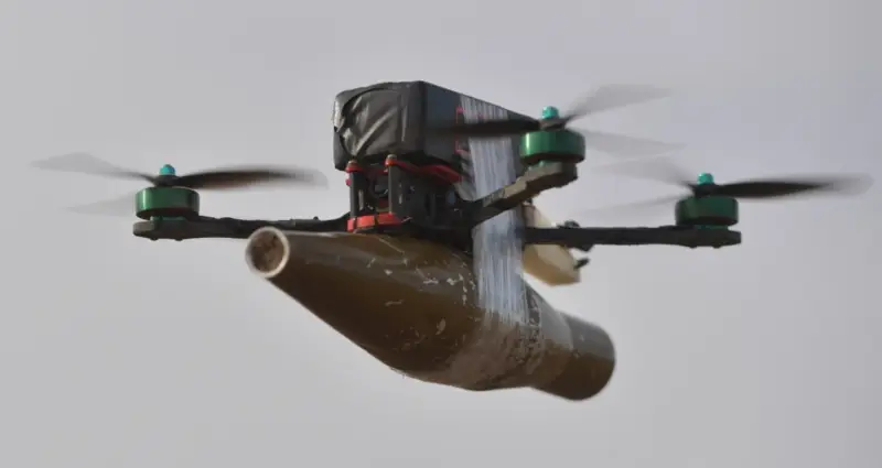 Опубликованы кадры поражения FPV-дроном большого линейного буксира ВСУ на Днепре
