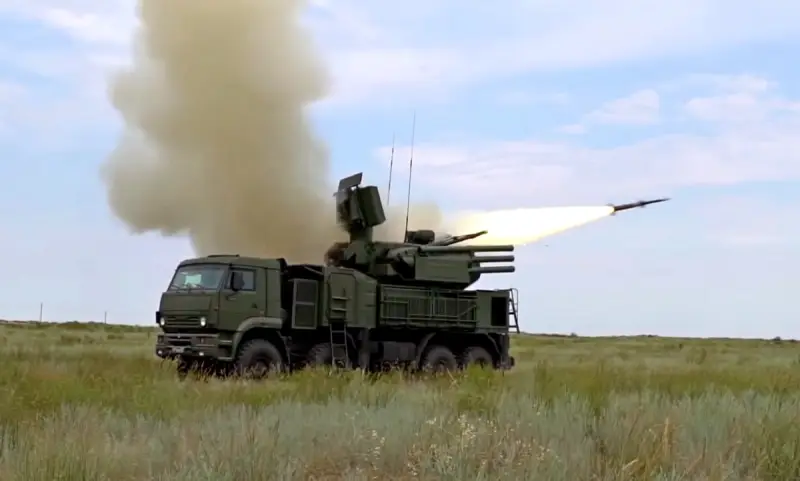 Российская ПВО отразила массированную ночную ракетную атаку на Севастополь