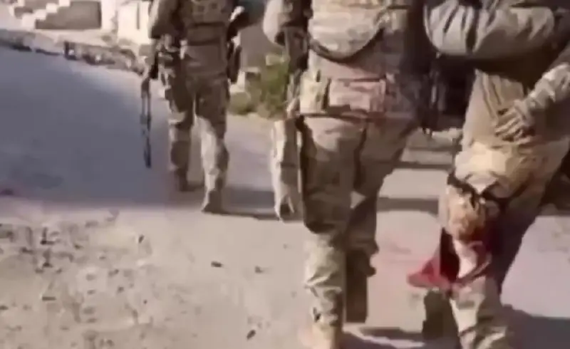 Появились кадры отступления спецназовцев ГУР Украины во время штурма ВС РФ Волчанска