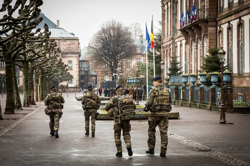 Французская пресса пишет о подготовке страной нового разведывательного подразделения для переброски на Украину