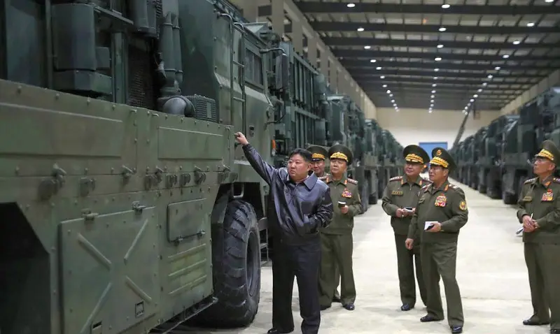 Лидер КНДР ознакомился с новой тактической ракетной системой, которая вскоре поступит на вооружение КНА
