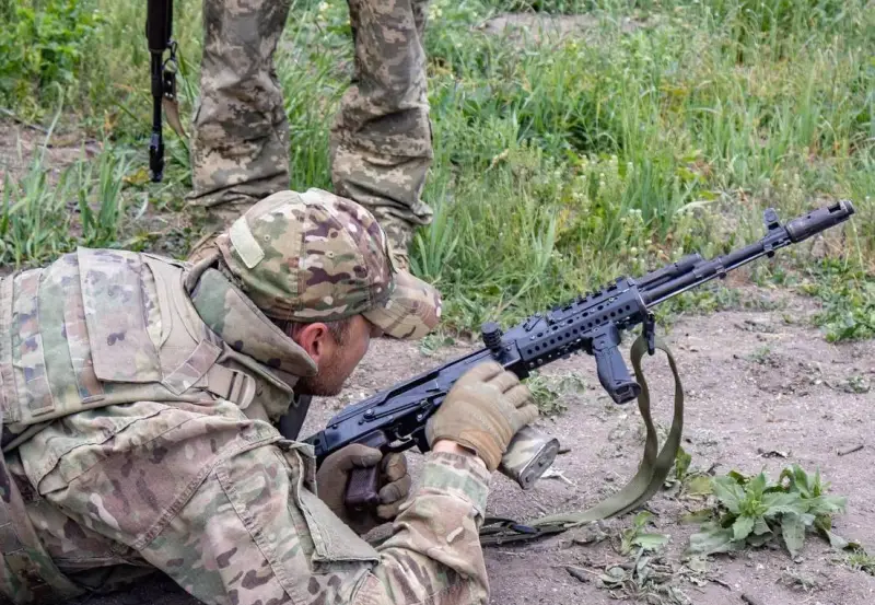 Украинский телеведущий: в 110-й бригаде в окоп отправили повара со зрением «минус 8»