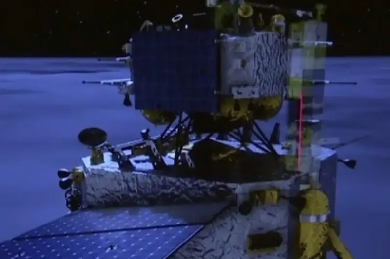 Китайский зонд «Чанъэ-6» успешно завершил стыковку с возвращаемым лунным орбитальным модулем