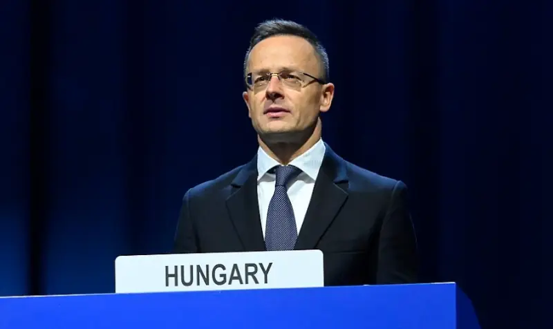 Глава МИД Венгрии: Эффективные мирные переговоры могут быть проведены только при участии всех сторон конфликта