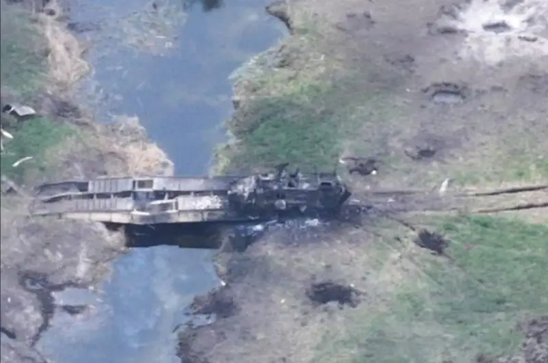 Американский БТР Stryker ВСУ уничтожен вместе с переправой через реку Волчья в Волчанске