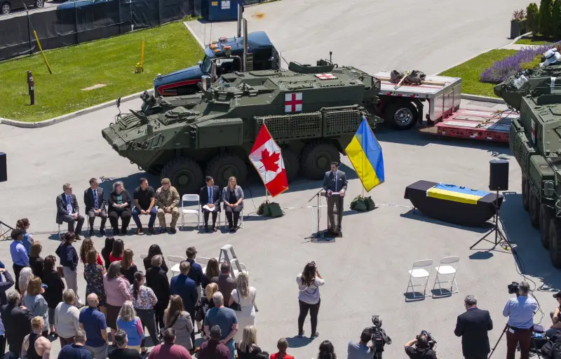 Канада поставила Украине первую партию бронетранспортёров в модификации эвакуационных машин