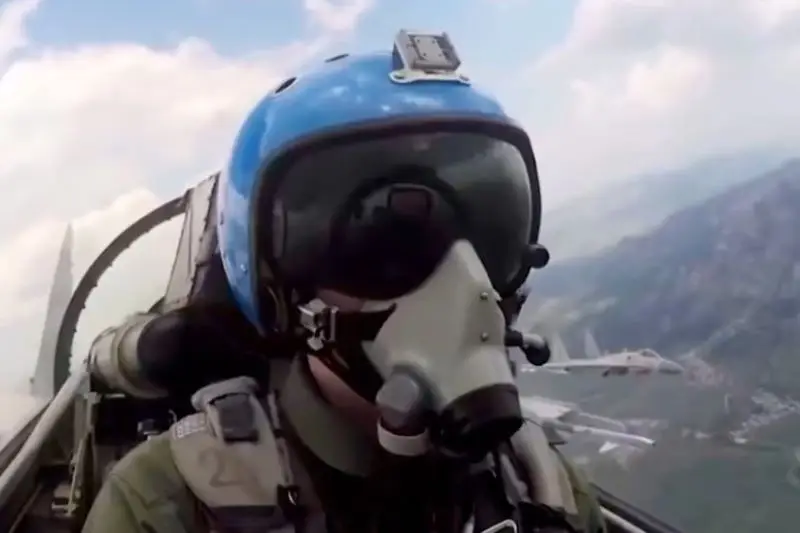 Financial Times: китайские военные стараются привлечь лётчиков из стран Запада в качестве инструкторов
