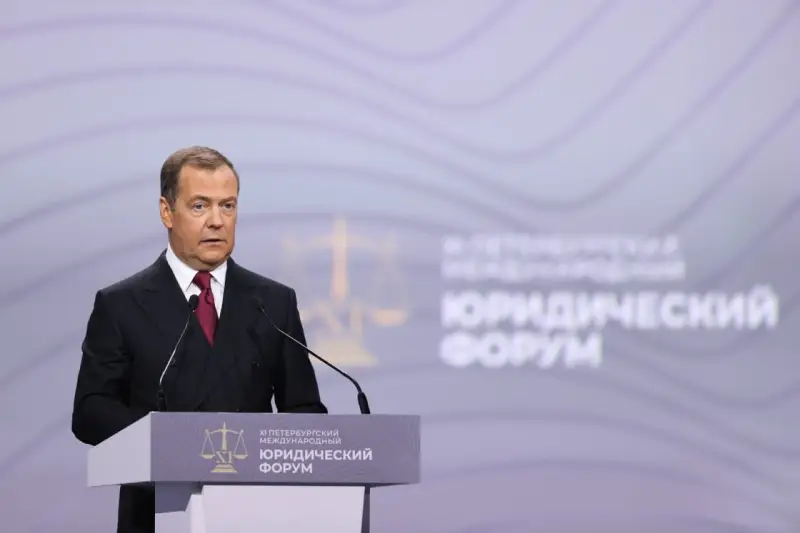 Медведев: Российское мирное предложение по Украине носит срочный характер