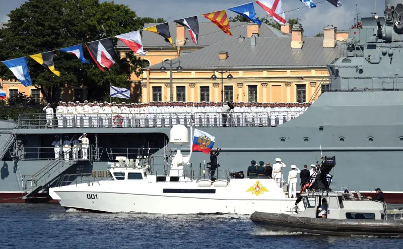 Источник: В Главном военно-морском параде в Санкт-Петербурге примут участие две атомные субмарины Северного флота