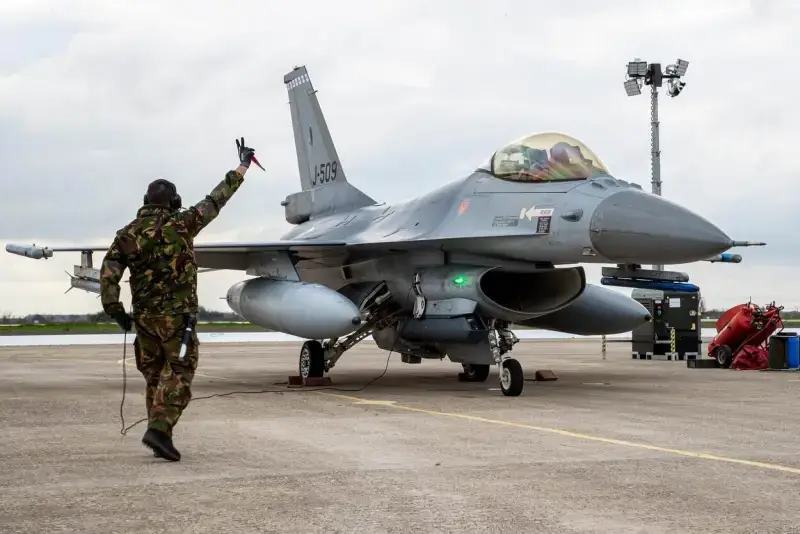 «Слишком много ПВО»: Киев принял решение не отправлять близко к линии фронта первые поставленные истребители F-16