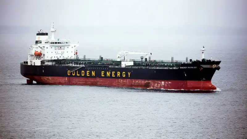Британия ищет способ усилить контроль за «теневым флотом», перевозящим российскую нефть