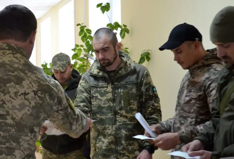 «Будете терять город за городом»: Немецкий журналист Репке призвал Киев ужесточить мобилизацию