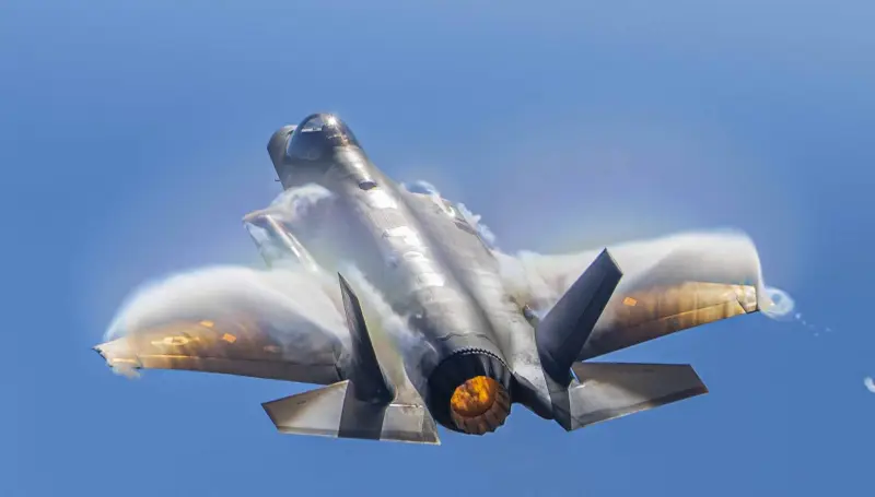 «Едва прибыв в страну, F-35 уже нуждается в ремонте»: Швейцарии придётся оплатить замену двигателя истребителя