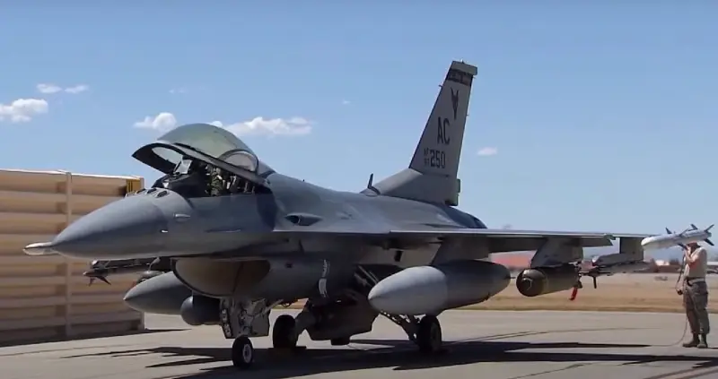 Российским военным пообещали награду в 15 млн рублей за уничтожение первого истребителя F-15 или F-16