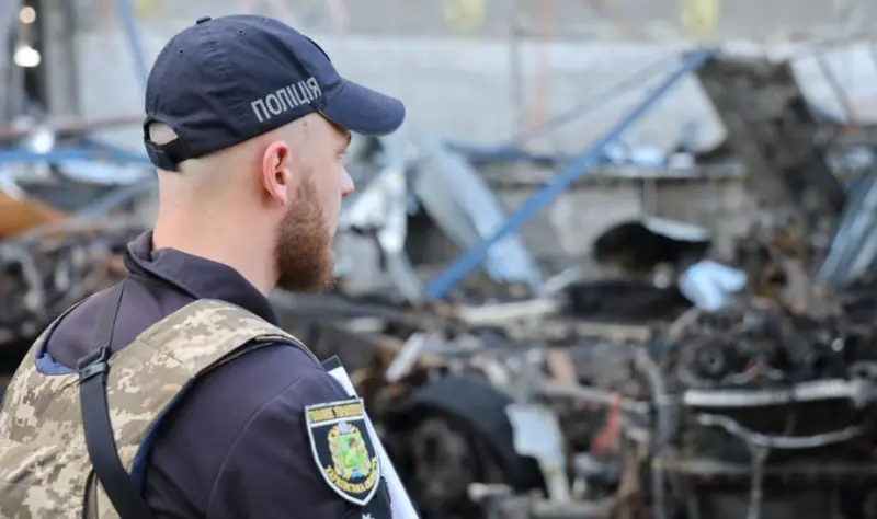 В Одессе неизвестные сожгли автомобиль военнослужащего ВСУ и пытались поджечь электроподстанцию