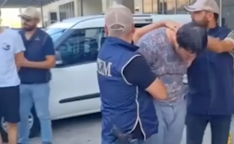 Брат подозреваемого в подрыве внедорожника военнослужащего в Москве утверждает, что в Турции арестован другой человек