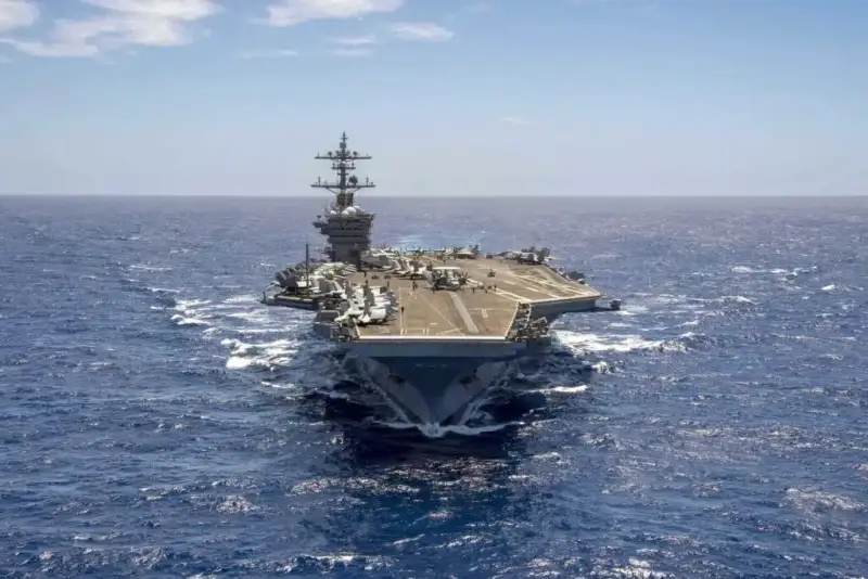 «Сверхдальнобойная»: ВМС США подтверждают развертывание версии ракеты SM-6 воздушного базирования