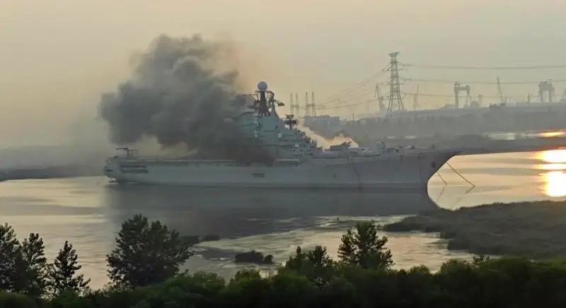 Footage of a fire on the aircraft-carrying cruiser Minsk, sold to the ...