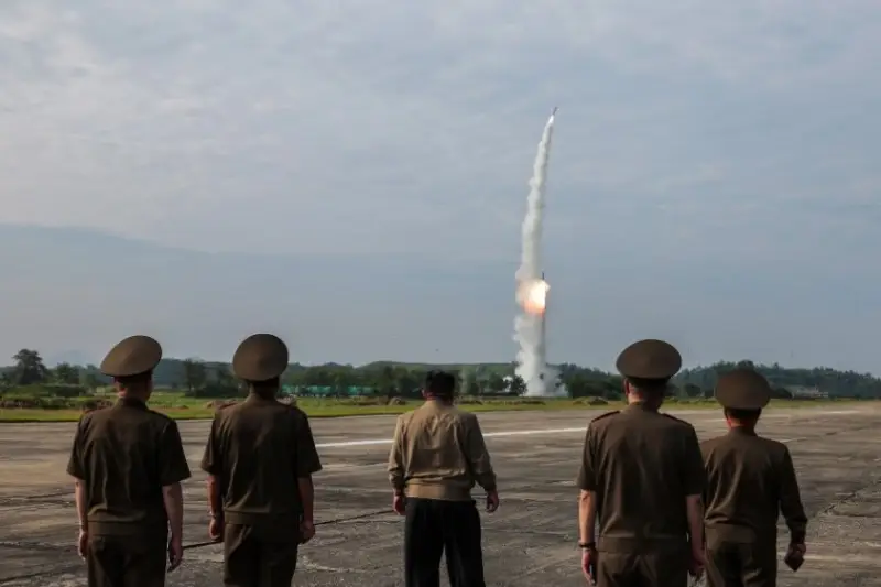 Северокорейские военные запустили «сверхкрупную» ракету с целью подтверждения её точности