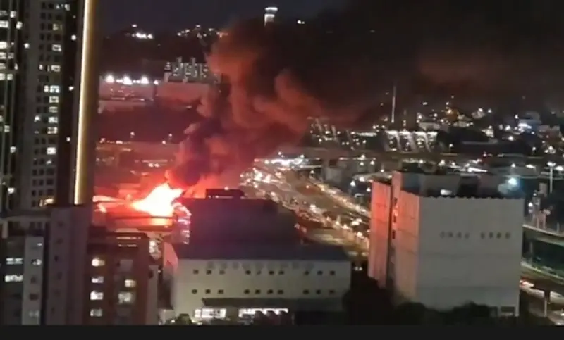 Пожар вспыхнул на складе с американской военной техникой в южнокорейском Пусане