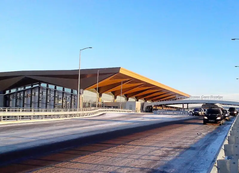 Петербургский аэропорт Пулково дважды за сутки закрывали из-за угрозы беспилотников