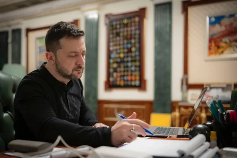 «Не полтриллиона, а гораздо меньше»: Зеленский хочет значительно снизить сумму долга перед США, отказываясь подписывать соглашение