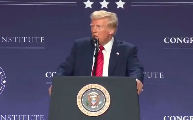 Трамп сравнил Израиль с маленькой ручкой в своих руках, предложив сделать его «большим»