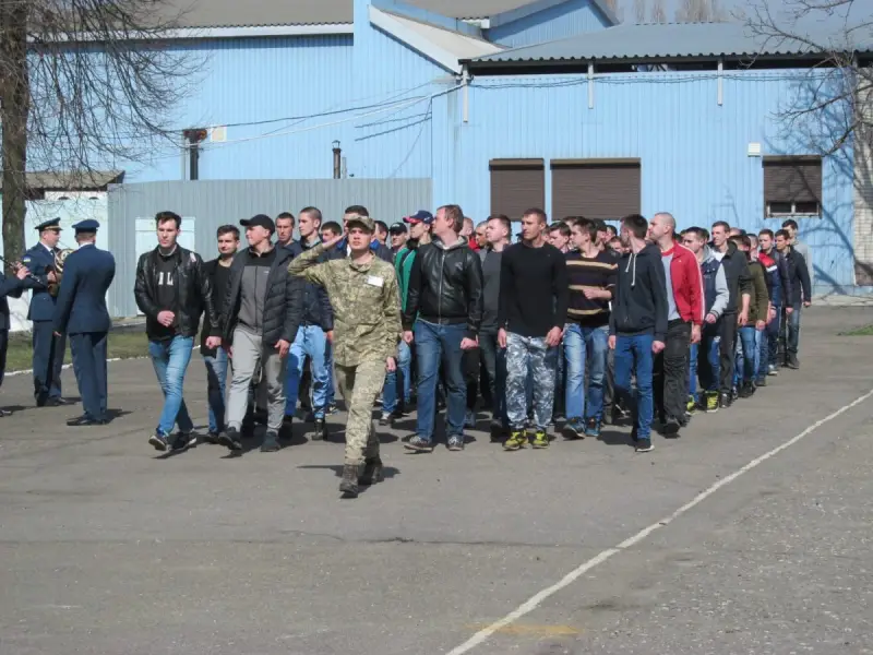 Украинский националист потребовал вооружить военкомов и дать им право стрелять по уклонистам «без предупреждения»