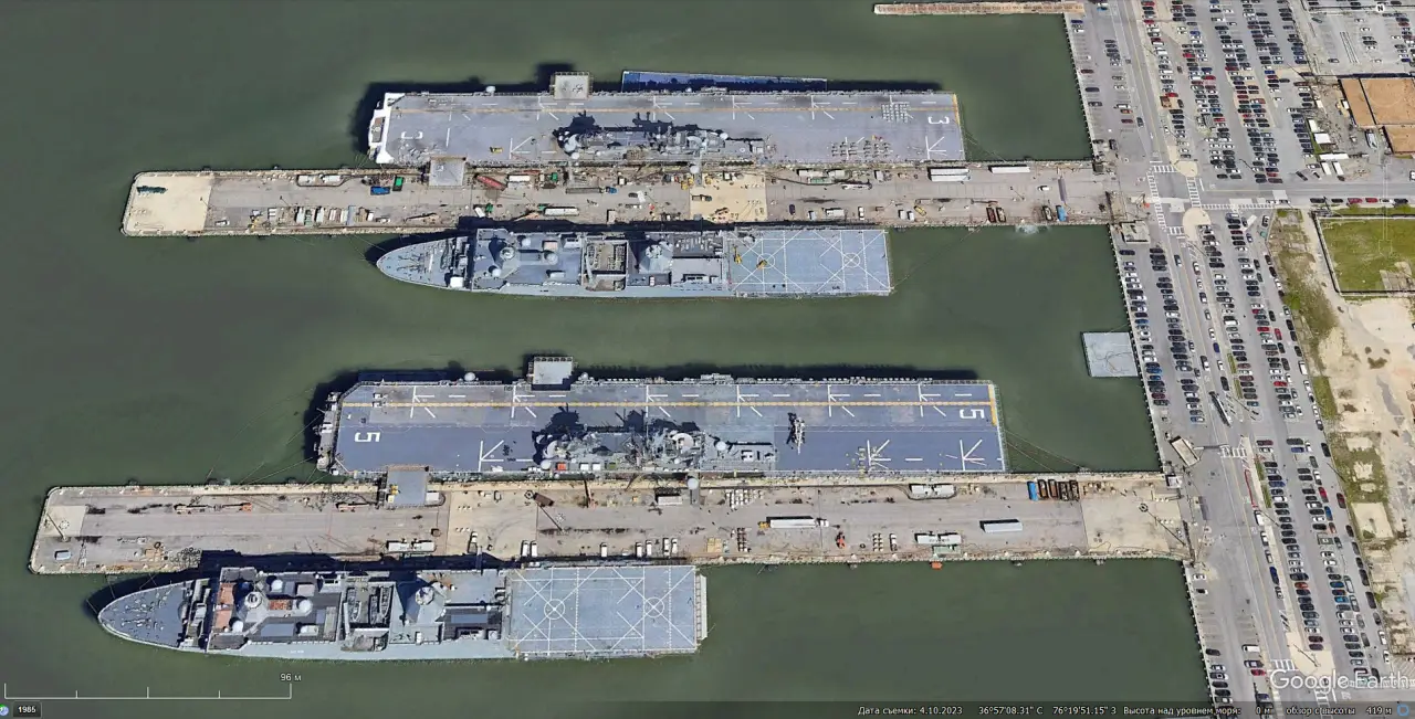 Американские авианесущие десантные корабли на спутниковых снимках