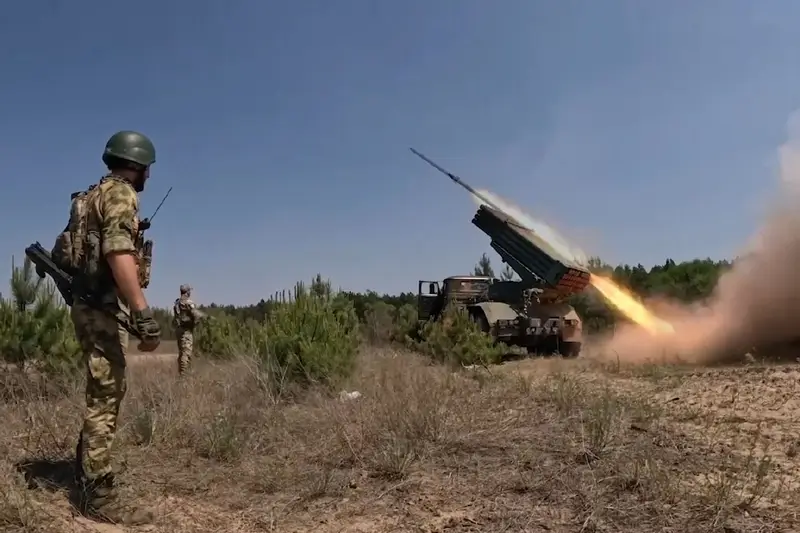 ВС РФ продолжают окружать Купянск, в городе активно действуют российские ДРГ