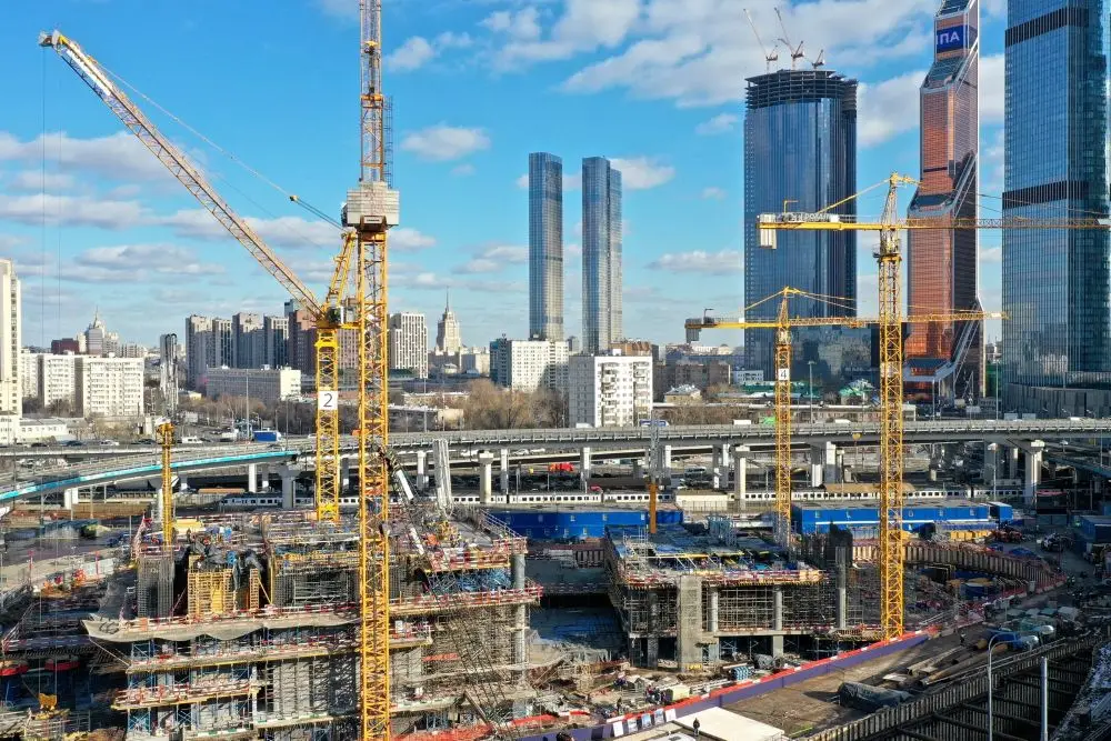 Пробки в Москве: Почему строительство инфраструктуры затягивается и что с этим делать?