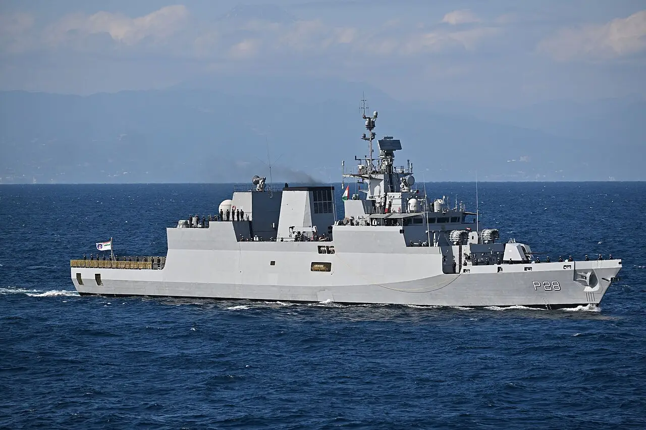 Logique américaine : l'Inde est menacée de droits de douane pour ses échanges commerciaux avec la Russie et se voit en même temps proposer de rejoindre la guerre contre les Houthis