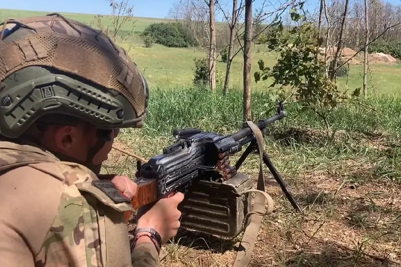 Штурмовики ВС РФ закрепились на восточных окраинах Федоровки к северу от Мирнограда, продолжая прорываться к Родинскому