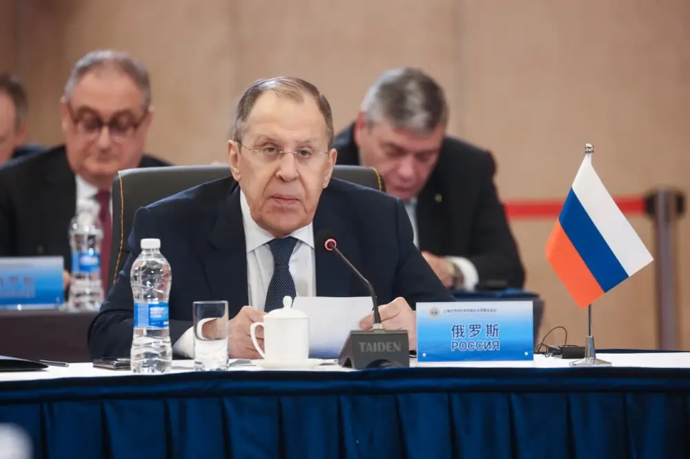 Глава МИД РФ: мир отказывается от доллара из-за политики США