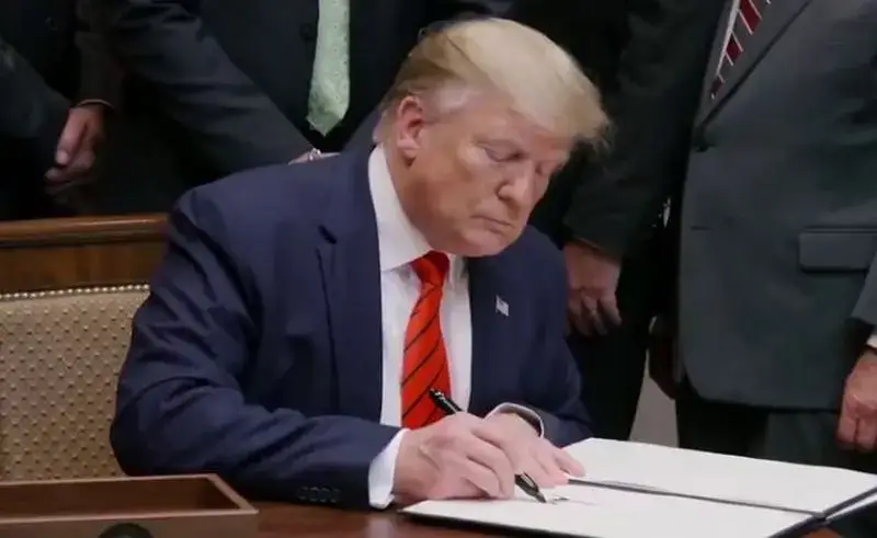 Пресса США: Сторонники Трампа по партии и движению MAGA выступают против возобновления военной помощи Украине