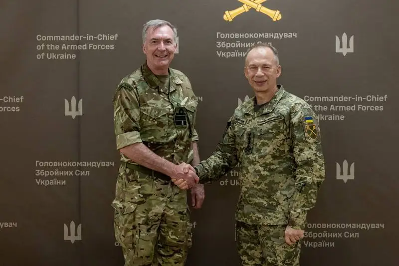 «Нас много — она одна»: британский адмирал призвал Запад не бояться России и быть готовым к войне с Москвой