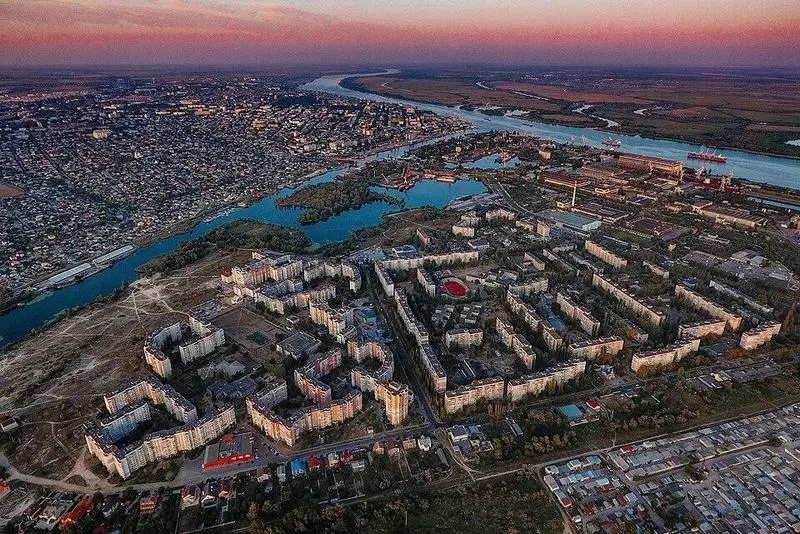 С отрезанного от Херсона разбомбленным мостом Карантинного острова объявлена эвакуация
