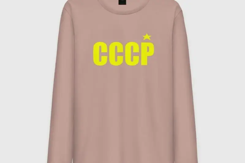Глава МИД России Сергей Лавров прибыл на Аляску в толстовке с надписью «СССР»