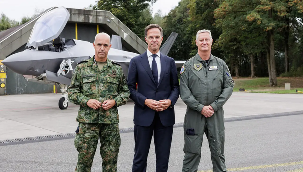 «Лучше сопроводить»: Генсек НАТО больше не хочет сбивать российские самолёты