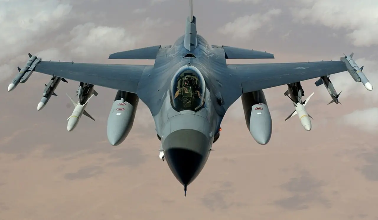 В Польше в жилой дом попала ракета F-16