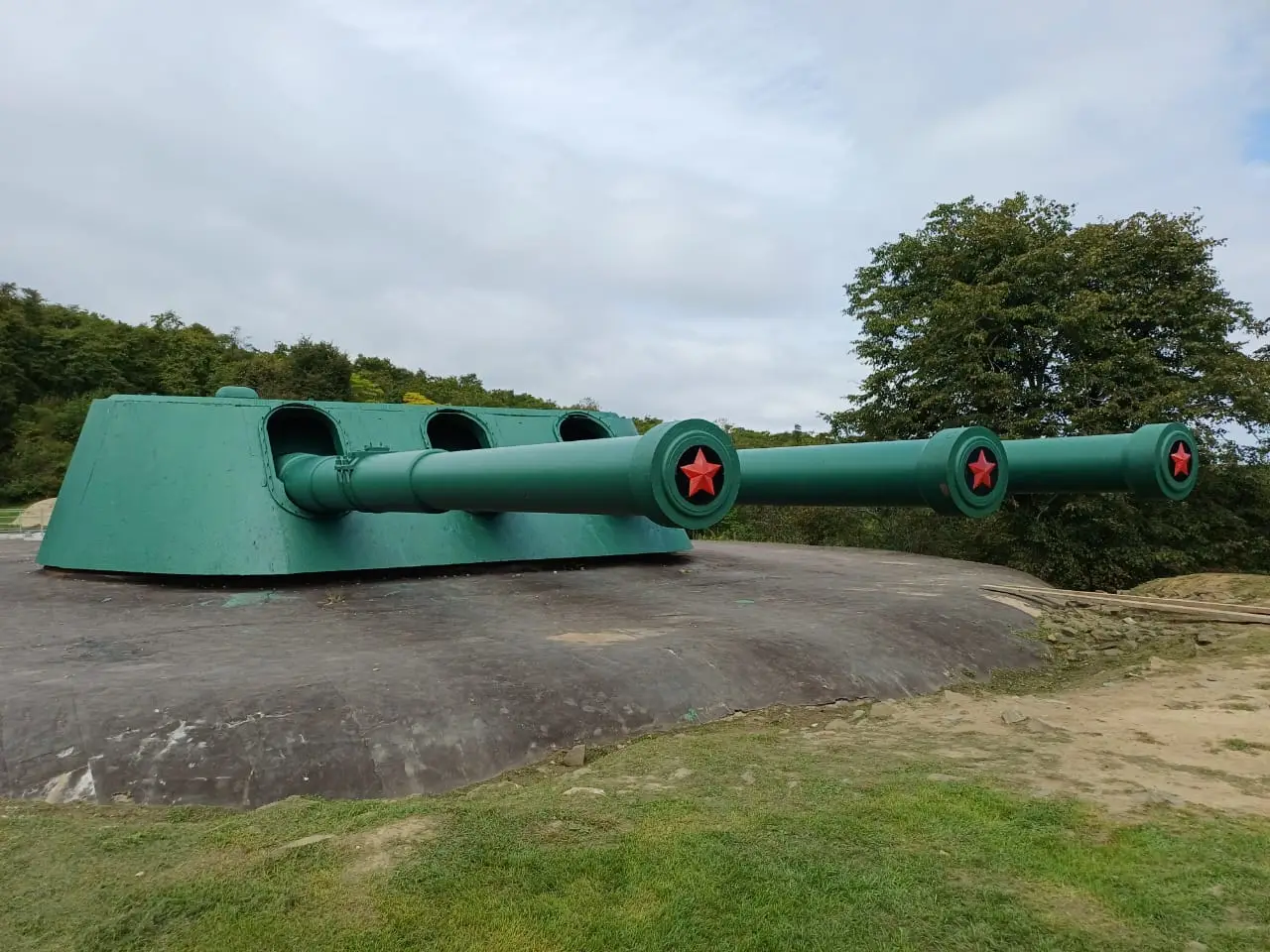 Береговая батарея на  981 имени К.Е. Ворошилова на острове Русский