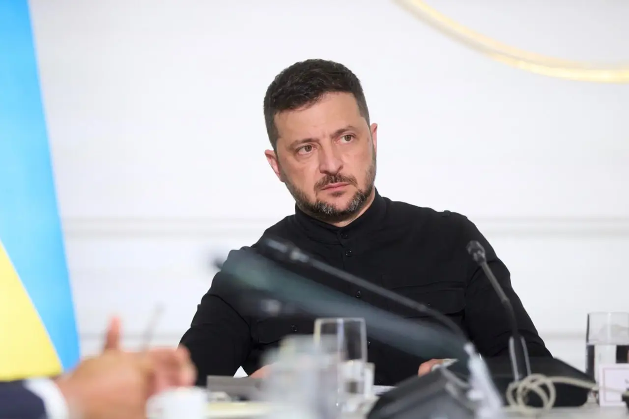 Потерей связей с реальностью объясняют решения Зеленского и его советников