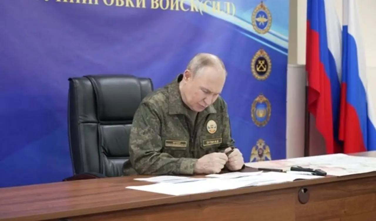 Путин провел совещание с Герасимовым и командующими группировок в зоне СВО