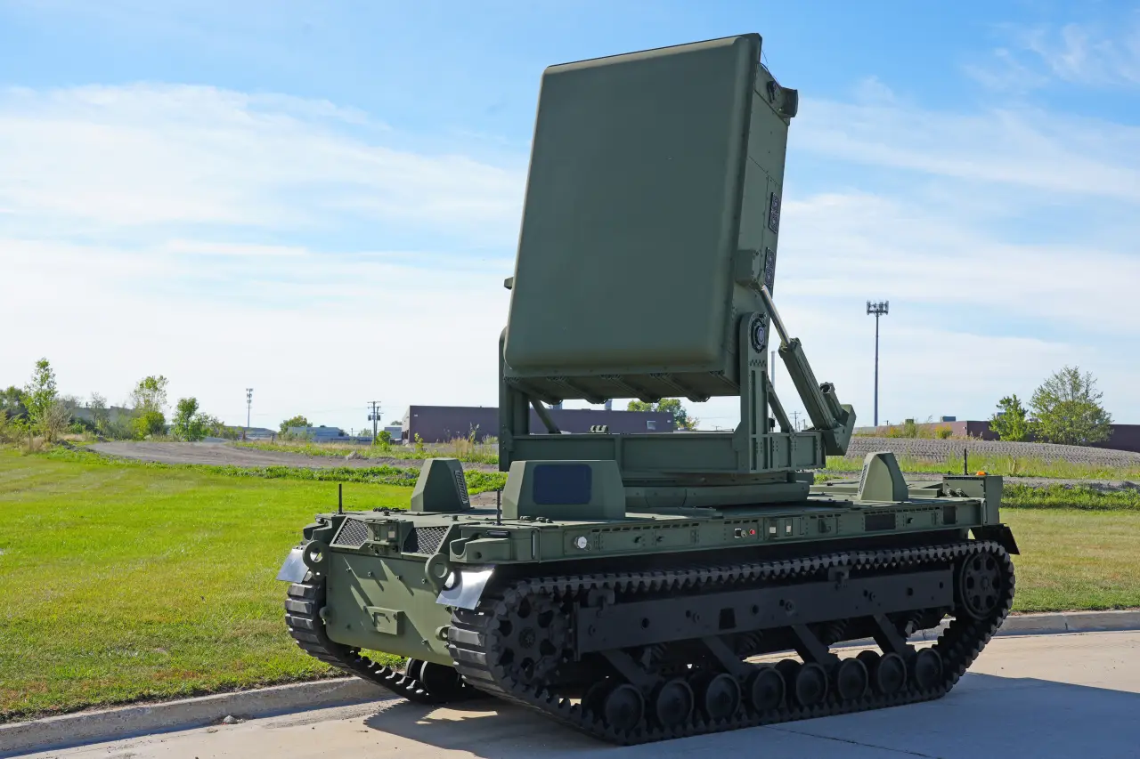 Высокоимпульсный микроволновый робот Leonidas AR от Epirus и GDLS против дронов