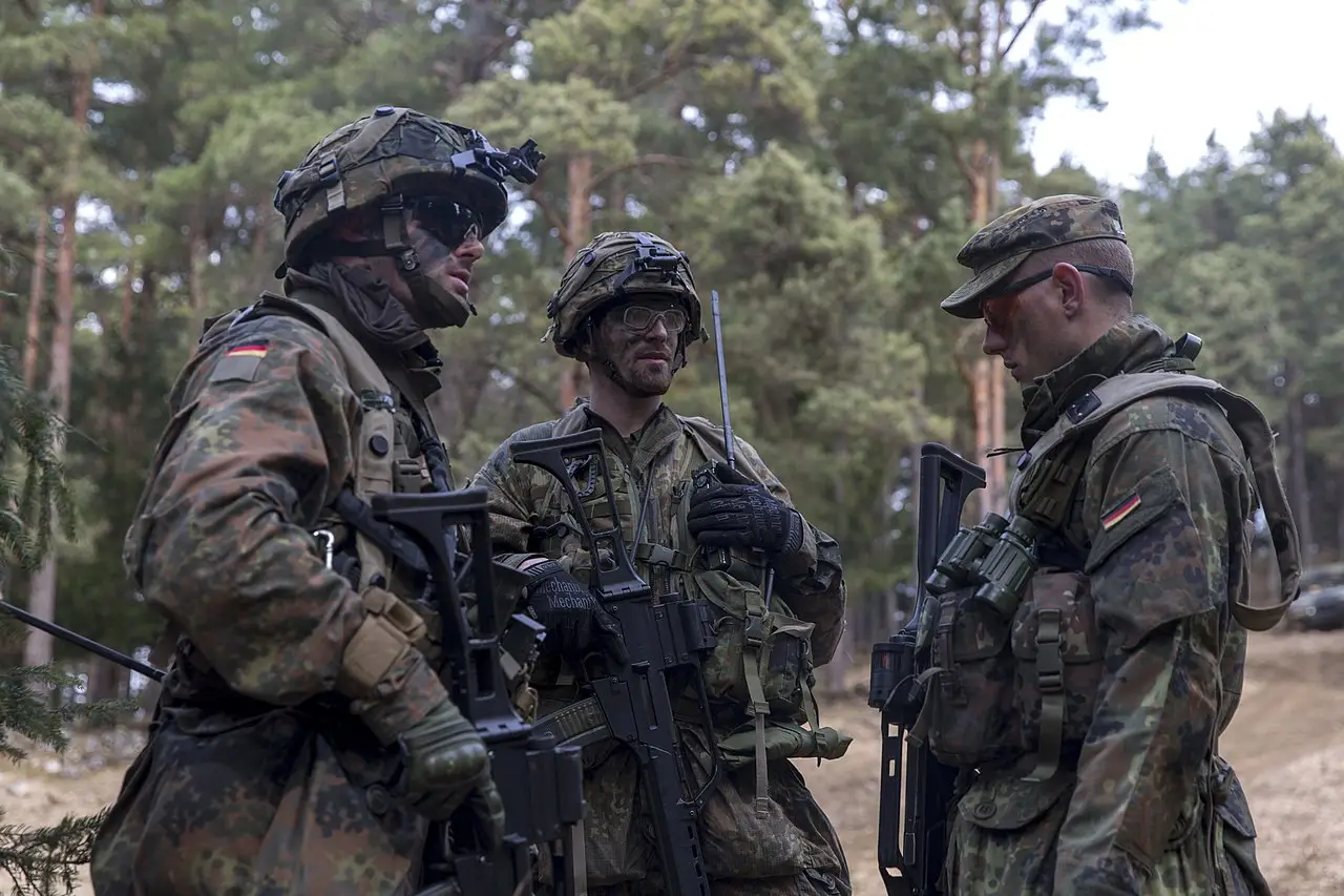 Европу загоняют в армию