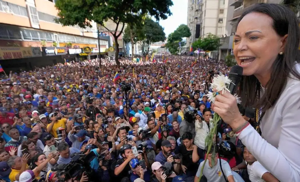 Получившая Нобелевскую премию мира Мачадо призывает США бомбить её Родину