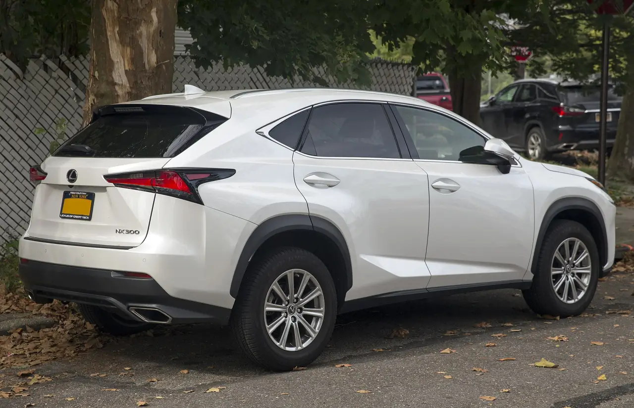 Следствие: Генерал Попов получил Lexus за преференции для застройщика здания ГШ