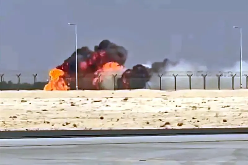 Недолго музыка играла, недолго в небе он сверкал