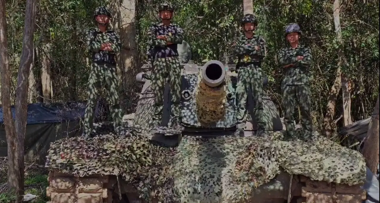 Показано поражение камбоджийского танка Т-55 огнём из тайского M48